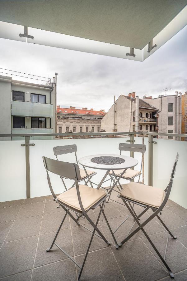 Grace Pine Apartment 3 Budapest Exterior foto
