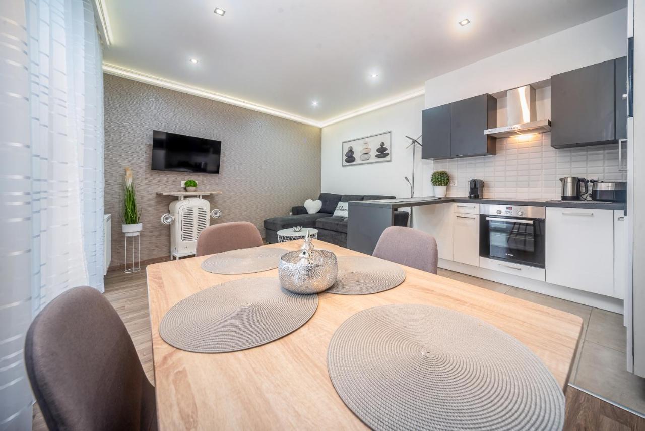 Grace Pine Apartment 3 Budapest Exterior foto
